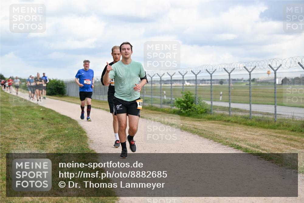 14.09.2025 - Airport Race Dr. Thomas Lammeyer http://msf.ph/oto/8882685 14.09.2025 12:35:46 Laufen 121, 41 meine-sportfotos.de