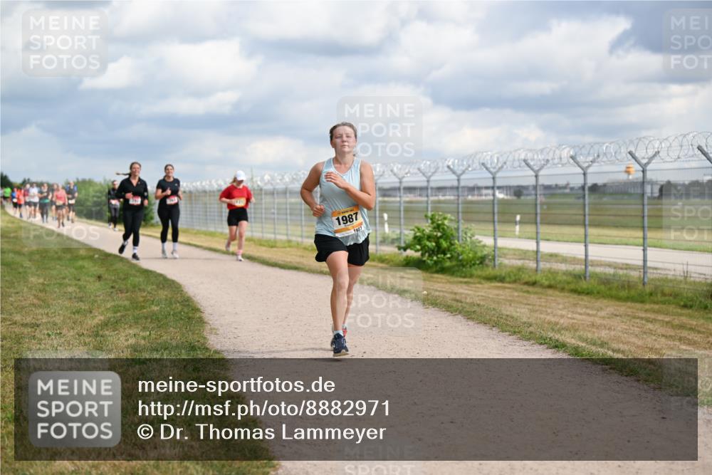 14.09.2025 - Airport Race Dr. Thomas Lammeyer http://msf.ph/oto/8882971 14.09.2025 12:36:19 Laufen 1987 meine-sportfotos.de