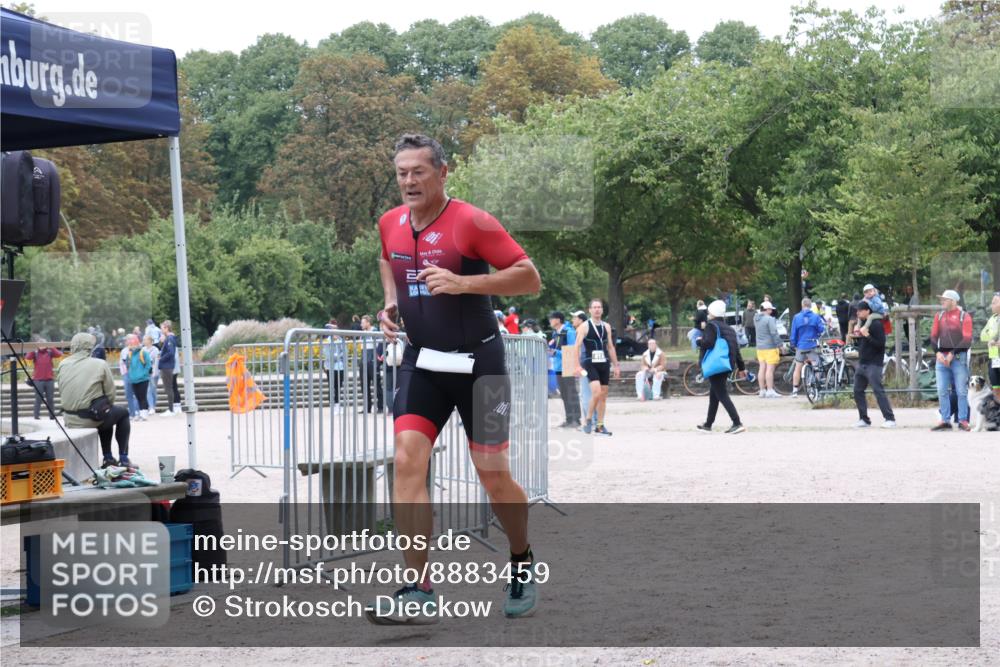 14.09.2025 - Stadtparktriathlon Strokosch-Dieckow http://msf.ph/oto/8883459 14.09.2025 10:09:49 Ziel 393, 463 meine-sportfotos.de