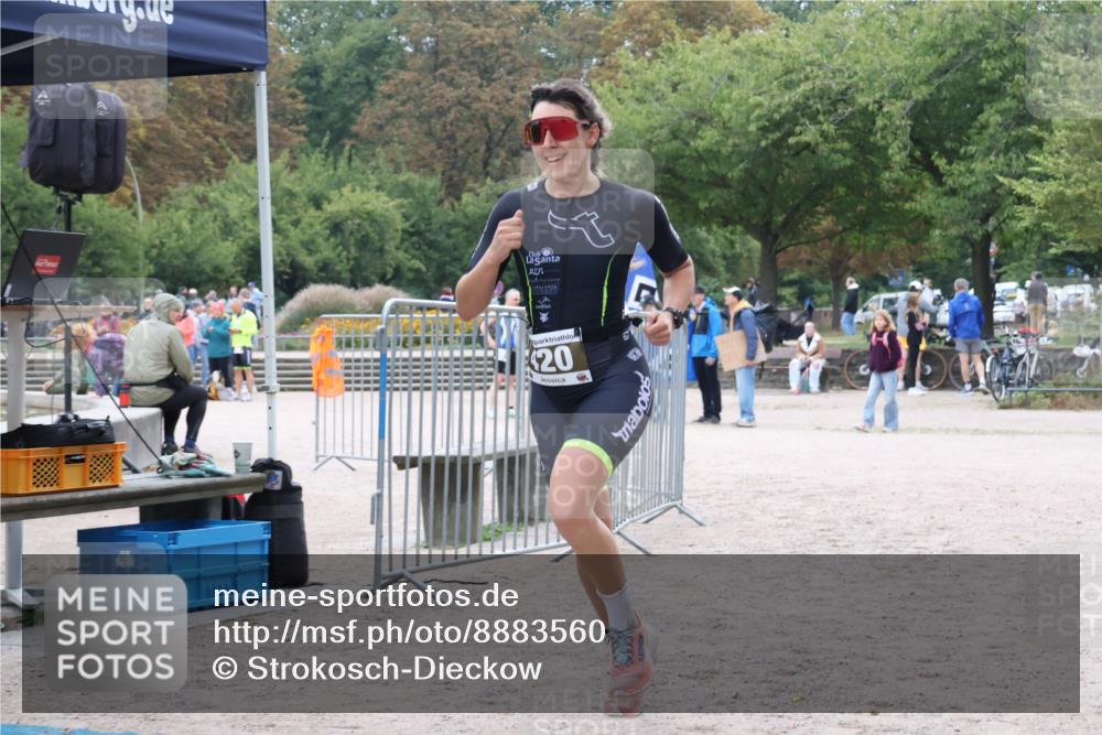 14.09.2025 - Stadtparktriathlon Strokosch-Dieckow http://msf.ph/oto/8883560 14.09.2025 10:13:50 Ziel 420 meine-sportfotos.de