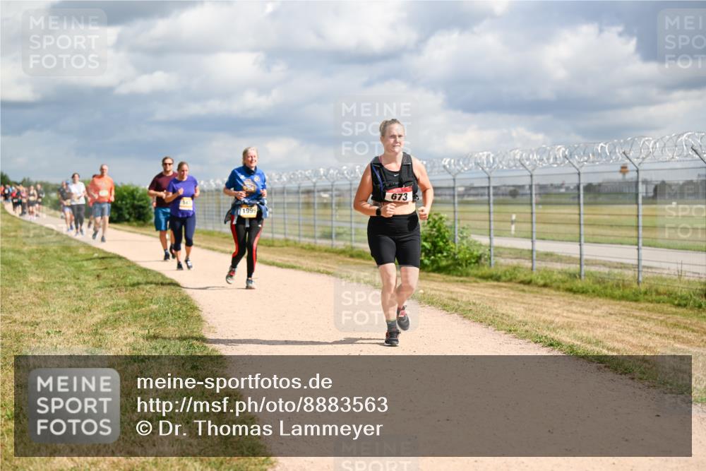 14.09.2025 - Airport Race Dr. Thomas Lammeyer http://msf.ph/oto/8883563 14.09.2025 12:37:44 Laufen 54, 1999, 673 meine-sportfotos.de