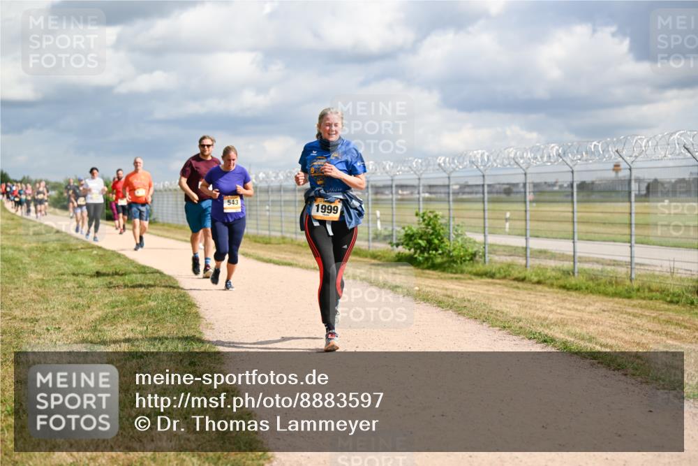 14.09.2025 - Airport Race Dr. Thomas Lammeyer http://msf.ph/oto/8883597 14.09.2025 12:37:46 Laufen 543, 1999 meine-sportfotos.de