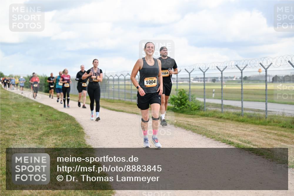 14.09.2025 - Airport Race Dr. Thomas Lammeyer http://msf.ph/oto/8883845 14.09.2025 12:38:07 Laufen 1004, 1064 meine-sportfotos.de