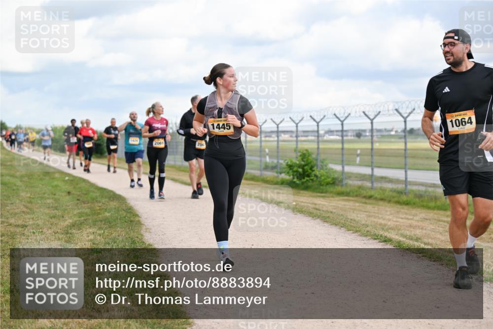 14.09.2025 - Airport Race Dr. Thomas Lammeyer http://msf.ph/oto/8883894 14.09.2025 12:38:10 Laufen 1429, 2069, 20, 1445, 1064 meine-sportfotos.de