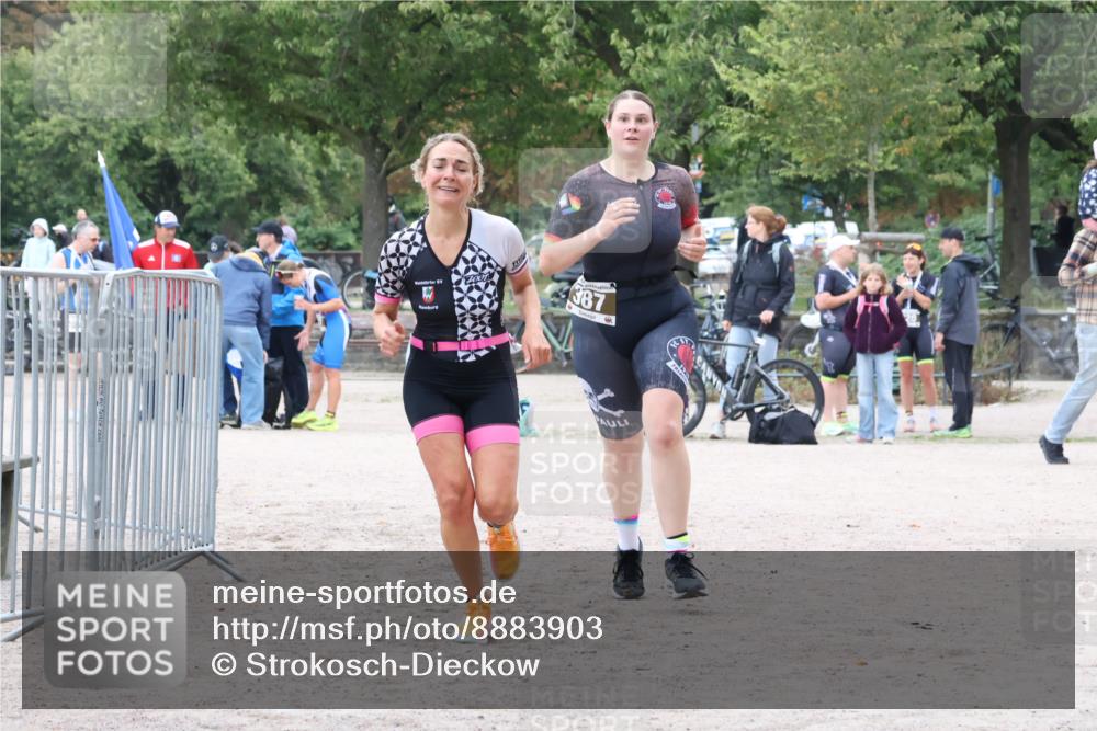 14.09.2025 - Stadtparktriathlon Strokosch-Dieckow http://msf.ph/oto/8883903 14.09.2025 10:20:49 Ziel 387, 439, 455 meine-sportfotos.de