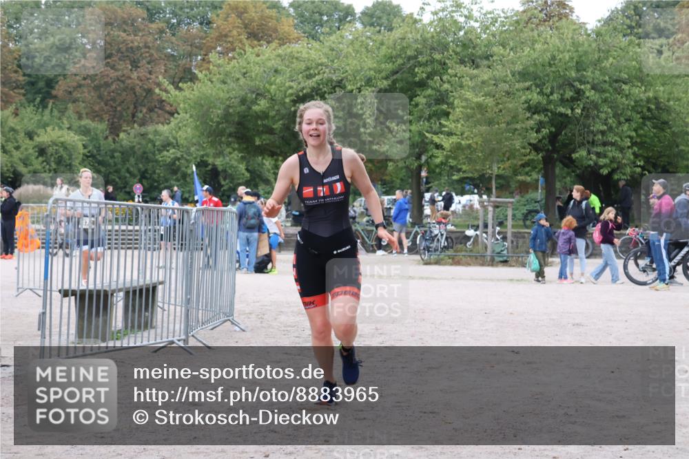 14.09.2025 - Stadtparktriathlon Strokosch-Dieckow http://msf.ph/oto/8883965 14.09.2025 10:21:50 Ziel 472, 477 meine-sportfotos.de