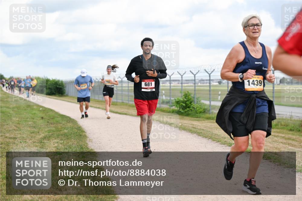 14.09.2025 - Airport Race Dr. Thomas Lammeyer http://msf.ph/oto/8884038 14.09.2025 12:38:22 Laufen 681, 681, 1439 meine-sportfotos.de