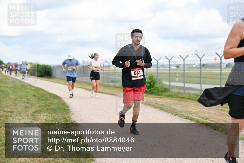14.09.2025 - Airport Race Dr. Thomas Lammeyer http://msf.ph/oto/8884046 14.09.2025 12:38:22 Laufen 681, 681 meine-sportfotos.de