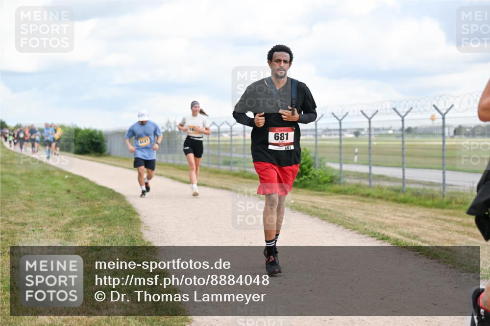14.09.2025 - Airport Race Dr. Thomas Lammeyer http://msf.ph/oto/8884048 14.09.2025 12:38:22 Laufen 681, 681 meine-sportfotos.de