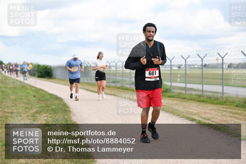 14.09.2025 - Airport Race Dr. Thomas Lammeyer http://msf.ph/oto/8884052 14.09.2025 12:38:22 Laufen 681, 681 meine-sportfotos.de