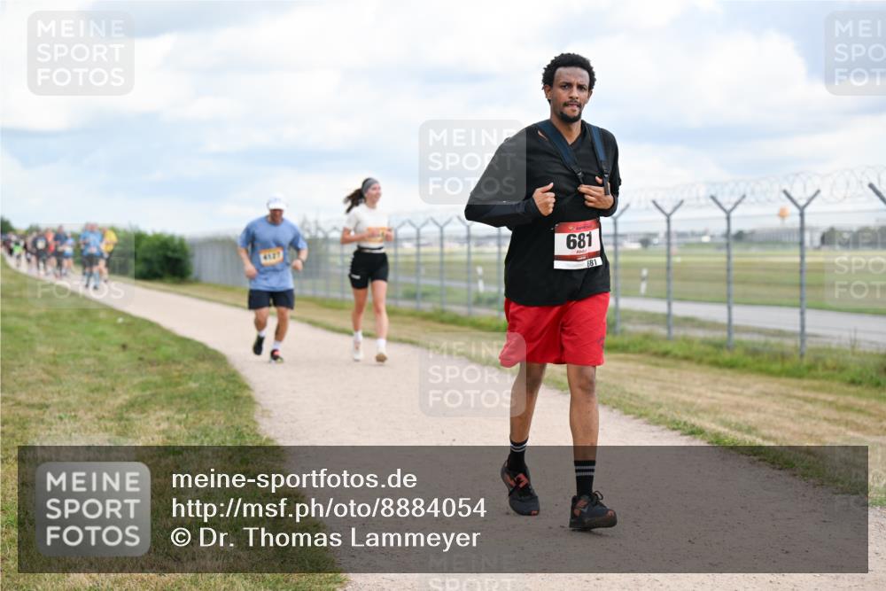 14.09.2025 - Airport Race Dr. Thomas Lammeyer http://msf.ph/oto/8884054 14.09.2025 12:38:23 Laufen 681, 681 meine-sportfotos.de