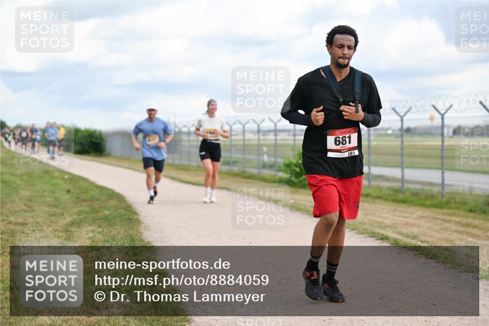 14.09.2025 - Airport Race Dr. Thomas Lammeyer http://msf.ph/oto/8884059 14.09.2025 12:38:23 Laufen 681, 681 meine-sportfotos.de