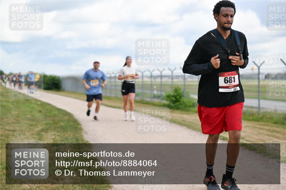 14.09.2025 - Airport Race Dr. Thomas Lammeyer http://msf.ph/oto/8884064 14.09.2025 12:38:23 Laufen 681, 681 meine-sportfotos.de