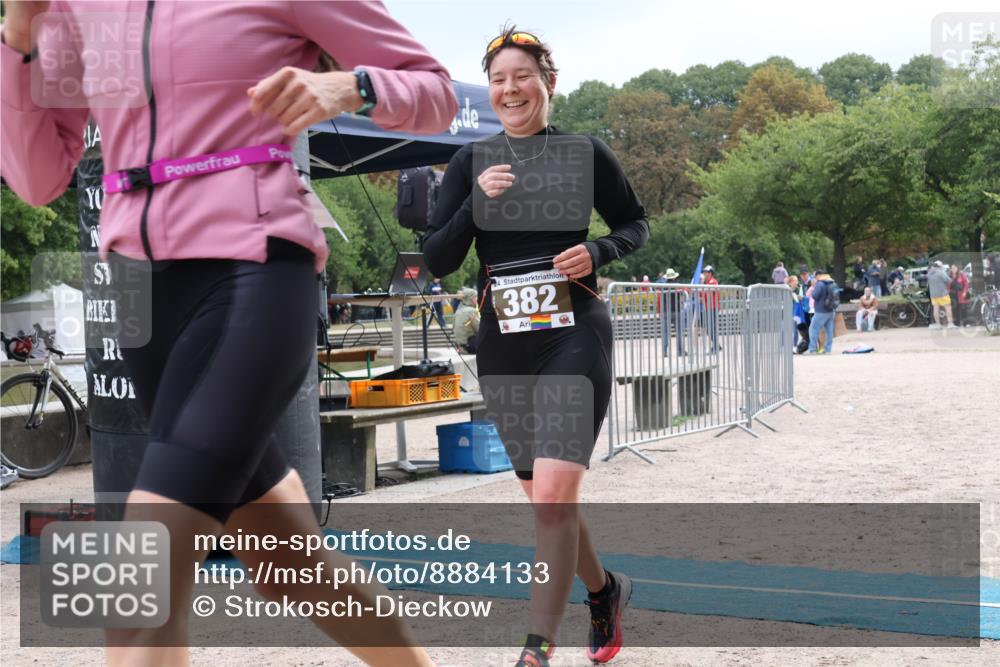 14.09.2025 - Stadtparktriathlon Strokosch-Dieckow http://msf.ph/oto/8884133 14.09.2025 10:25:31 Ziel 382, 423 meine-sportfotos.de