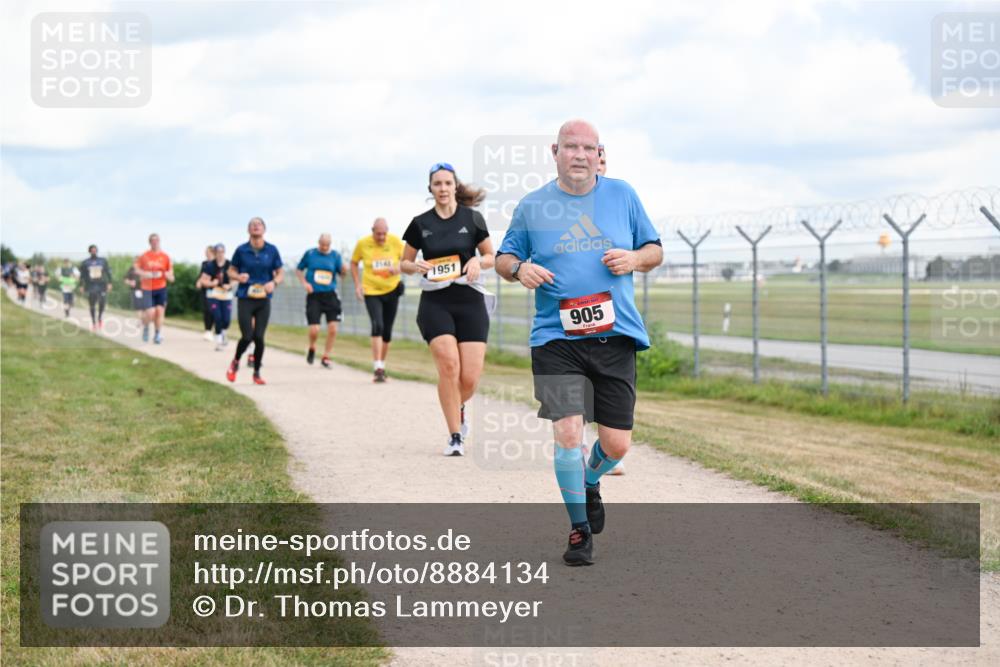 14.09.2025 - Airport Race Dr. Thomas Lammeyer http://msf.ph/oto/8884134 14.09.2025 12:38:38 Laufen 114, 1951, 905 meine-sportfotos.de