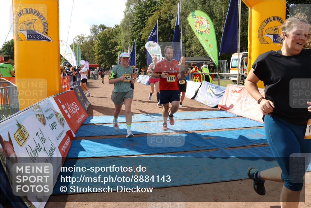14.09.2025 - Airport Race Strokosch-Dieckow http://msf.ph/oto/8884143 14.09.2025 12:47:33 Ziel 447, 801, 1041, 1092, 1131, 1182, 1333, 1777, 1874, 1925, 4119, 4123 meine-sportfotos.de