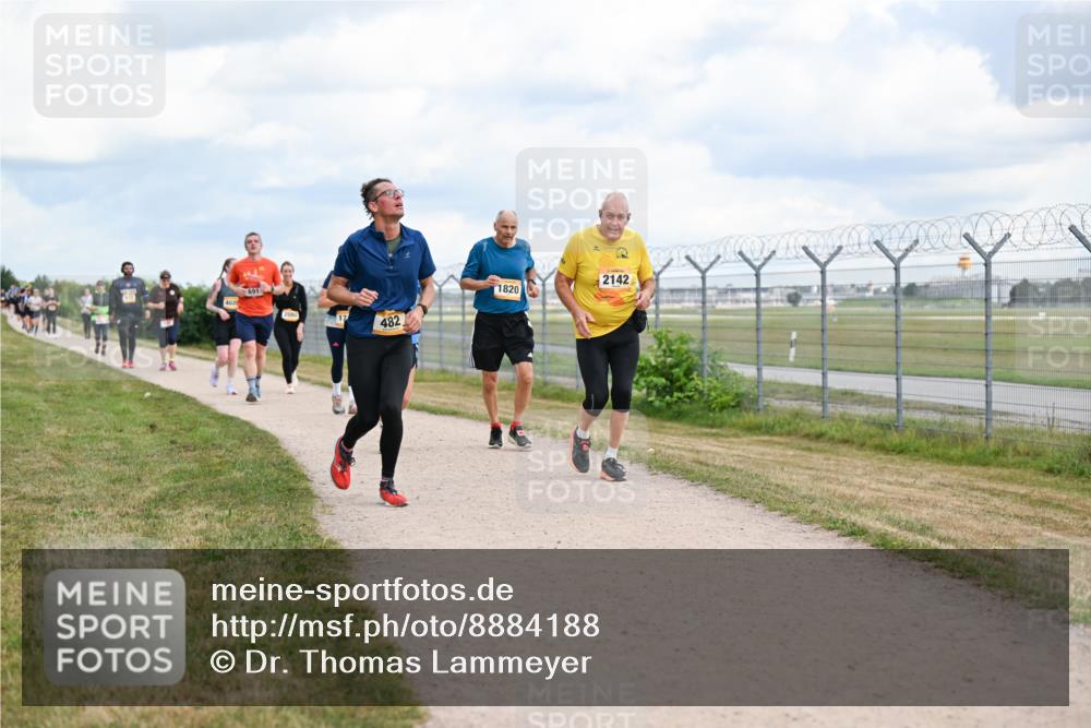 14.09.2025 - Airport Race Dr. Thomas Lammeyer http://msf.ph/oto/8884188 14.09.2025 12:38:42 Laufen 17, 482, 1820, 2142 meine-sportfotos.de