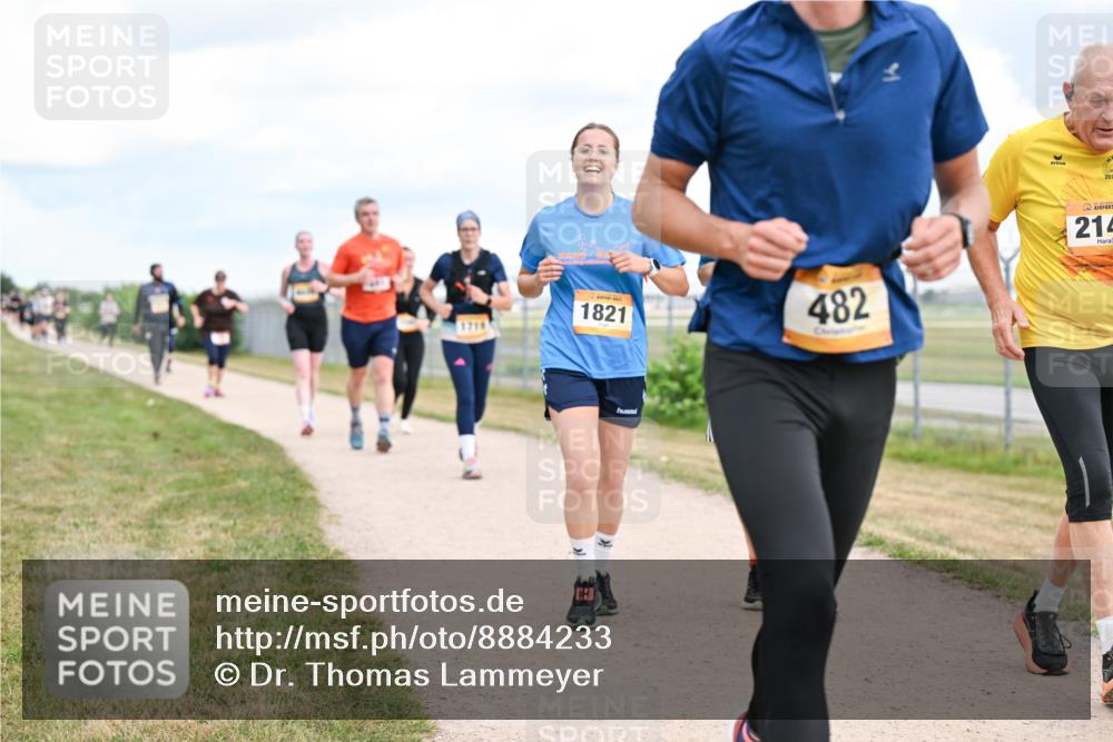 14.09.2025 - Airport Race Dr. Thomas Lammeyer http://msf.ph/oto/8884233 14.09.2025 12:38:46 Laufen 1821, 2017, 482, 214 meine-sportfotos.de