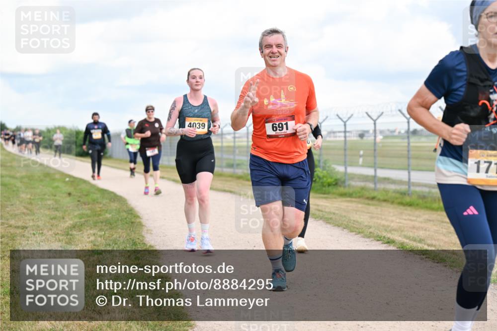 14.09.2025 - Airport Race Dr. Thomas Lammeyer http://msf.ph/oto/8884295 14.09.2025 12:38:50 Laufen 4039, 1, 16484, 691, 171 meine-sportfotos.de