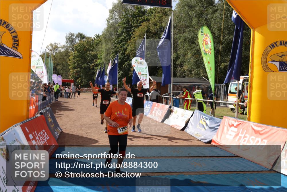 14.09.2025 - Airport Race Strokosch-Dieckow http://msf.ph/oto/8884300 14.09.2025 12:47:55 Ziel 215, 391, 897, 1292, 1441, 1959, 1982 meine-sportfotos.de