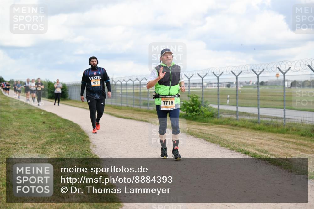 14.09.2025 - Airport Race Dr. Thomas Lammeyer http://msf.ph/oto/8884393 14.09.2025 12:38:58 Laufen 61, 973, 1718, 1718 meine-sportfotos.de