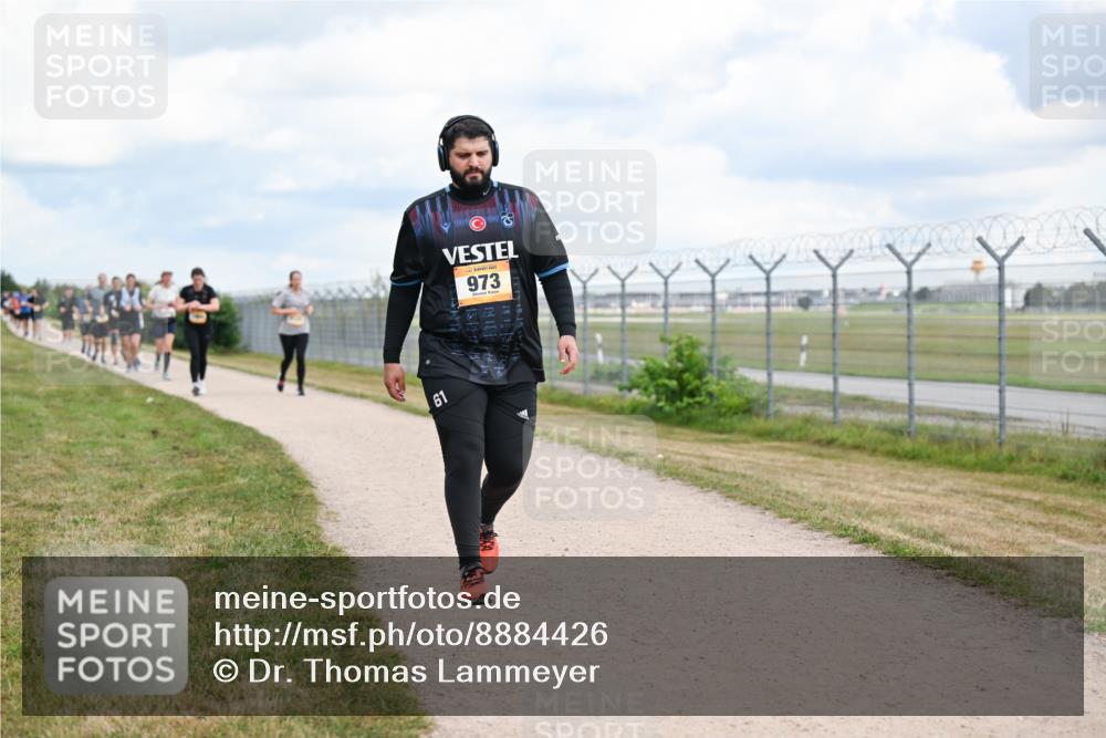 14.09.2025 - Airport Race Dr. Thomas Lammeyer http://msf.ph/oto/8884426 14.09.2025 12:39:02 Laufen 61, 973 meine-sportfotos.de