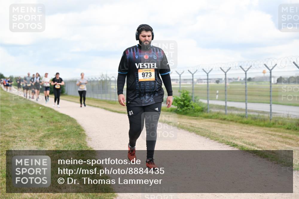 14.09.2025 - Airport Race Dr. Thomas Lammeyer http://msf.ph/oto/8884435 14.09.2025 12:39:02 Laufen 973, 61 meine-sportfotos.de