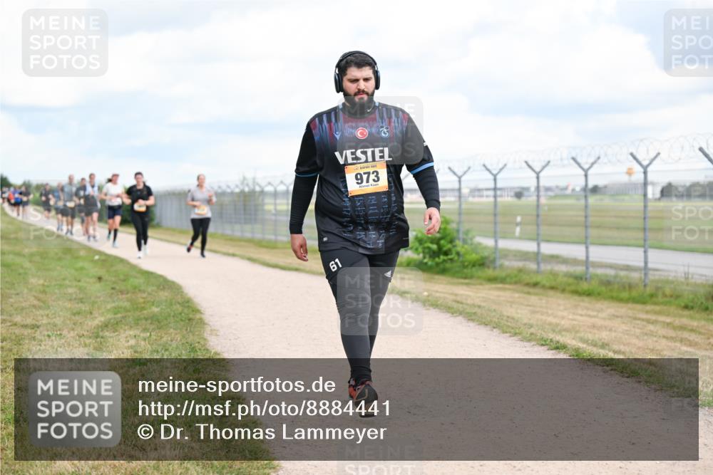 14.09.2025 - Airport Race Dr. Thomas Lammeyer http://msf.ph/oto/8884441 14.09.2025 12:39:03 Laufen 61, 973 meine-sportfotos.de