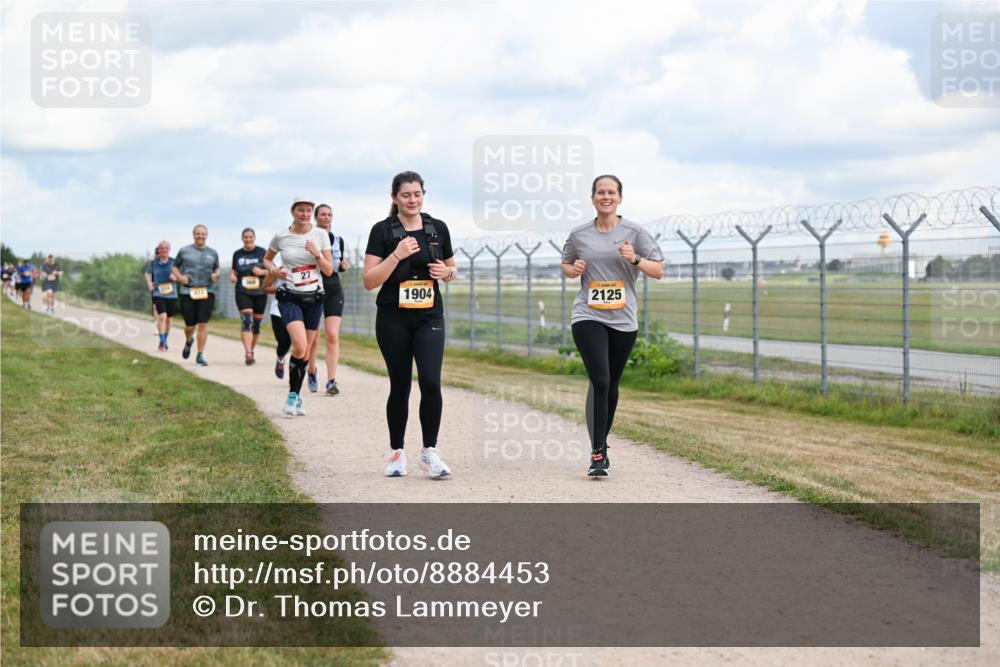 14.09.2025 - Airport Race Dr. Thomas Lammeyer http://msf.ph/oto/8884453 14.09.2025 12:39:10 Laufen 27, 1904, 2125 meine-sportfotos.de