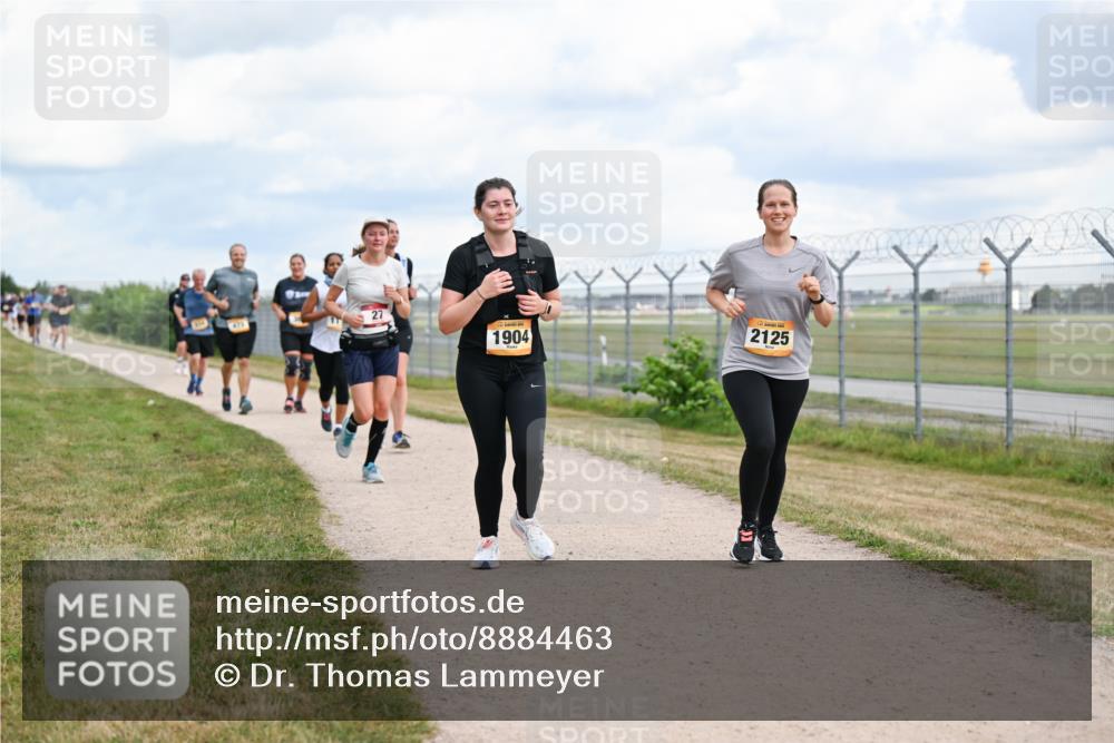 14.09.2025 - Airport Race Dr. Thomas Lammeyer http://msf.ph/oto/8884463 14.09.2025 12:39:10 Laufen 27, 1904, 2125 meine-sportfotos.de