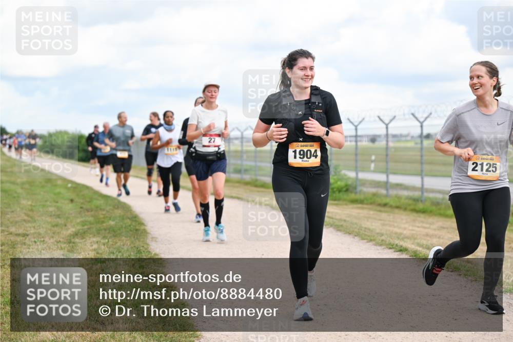 14.09.2025 - Airport Race Dr. Thomas Lammeyer http://msf.ph/oto/8884480 14.09.2025 12:39:12 Laufen 27, 1904, 2125 meine-sportfotos.de