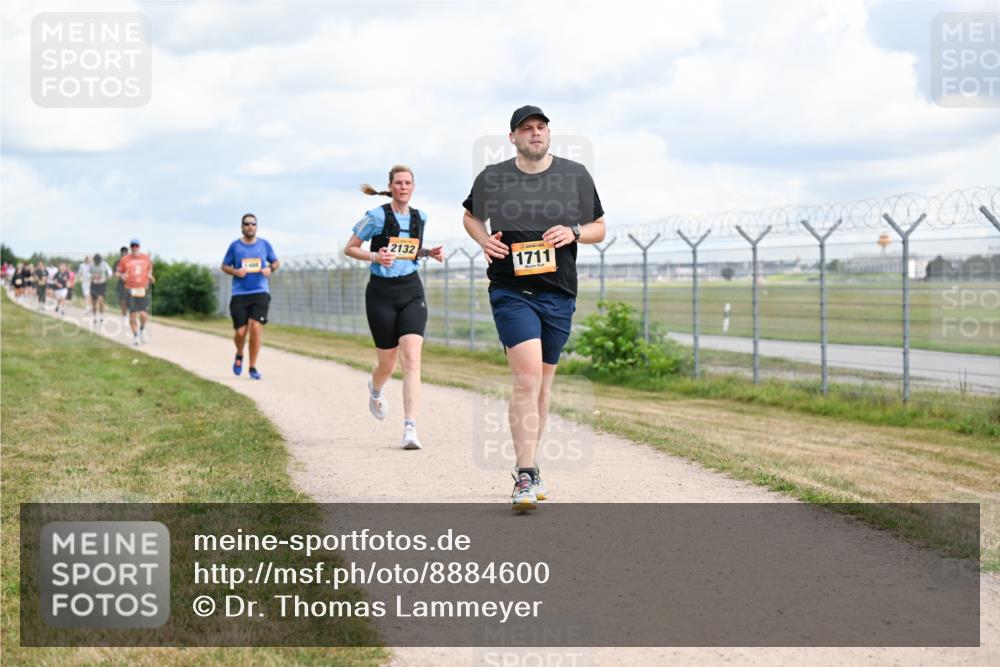 14.09.2025 - Airport Race Dr. Thomas Lammeyer http://msf.ph/oto/8884600 14.09.2025 12:39:34 Laufen 2132, 1711 meine-sportfotos.de