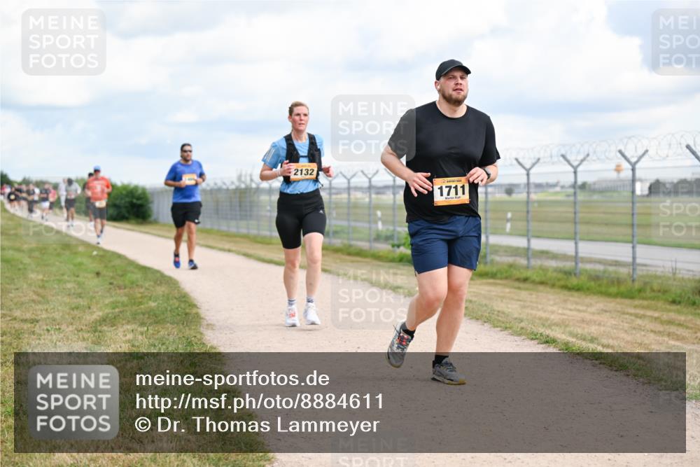 14.09.2025 - Airport Race Dr. Thomas Lammeyer http://msf.ph/oto/8884611 14.09.2025 12:39:34 Laufen 2132, 1711 meine-sportfotos.de
