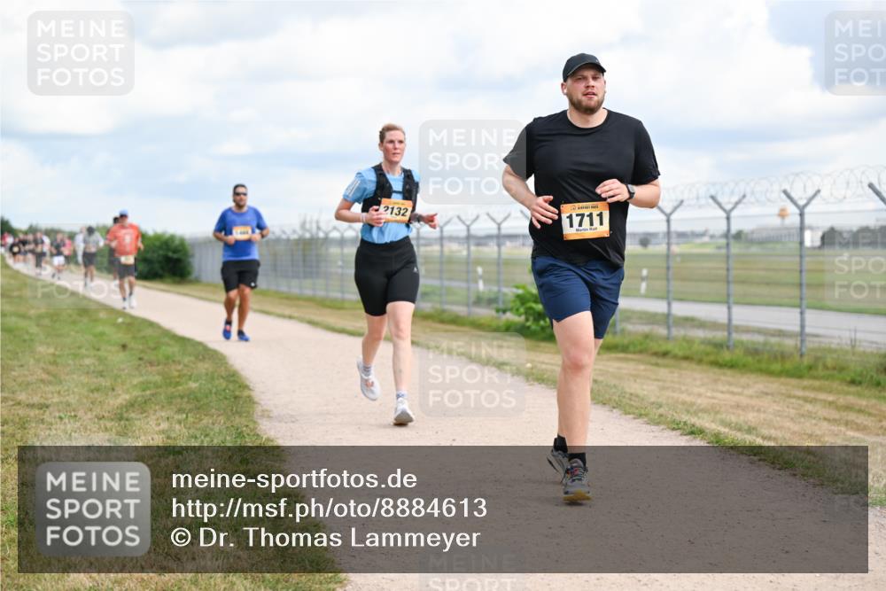14.09.2025 - Airport Race Dr. Thomas Lammeyer http://msf.ph/oto/8884613 14.09.2025 12:39:34 Laufen 2132, 1711 meine-sportfotos.de