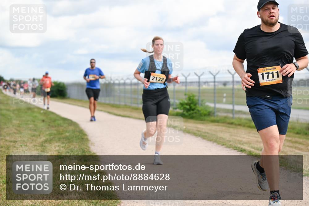 14.09.2025 - Airport Race Dr. Thomas Lammeyer http://msf.ph/oto/8884628 14.09.2025 12:39:35 Laufen 2132, 1711 meine-sportfotos.de