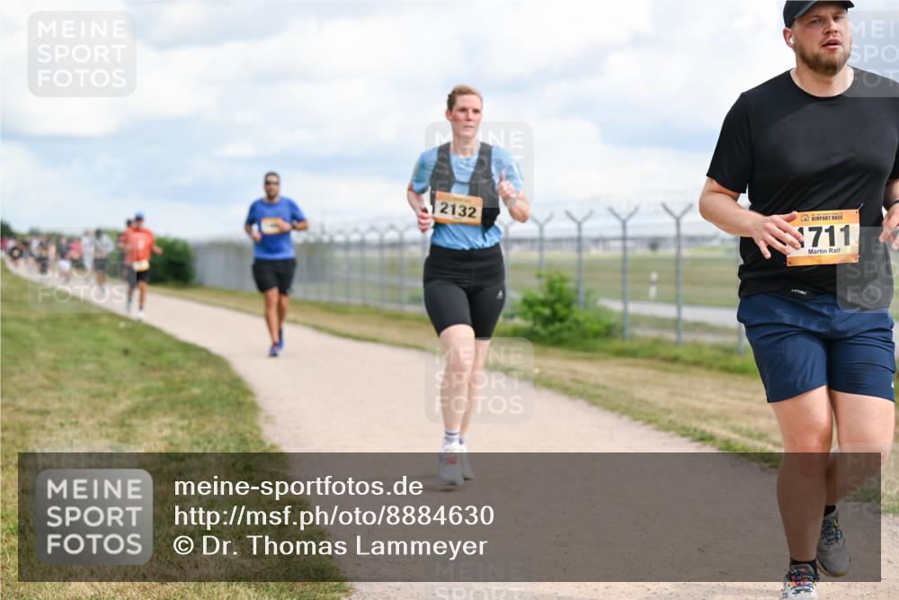 14.09.2025 - Airport Race Dr. Thomas Lammeyer http://msf.ph/oto/8884630 14.09.2025 12:39:35 Laufen 2132, 711 meine-sportfotos.de