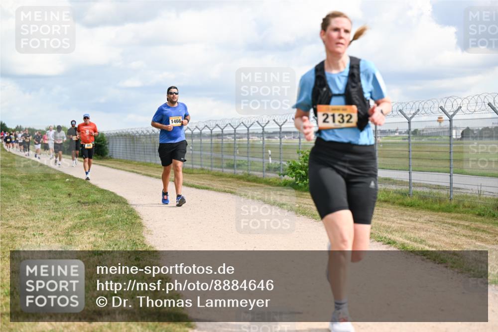 14.09.2025 - Airport Race Dr. Thomas Lammeyer http://msf.ph/oto/8884646 14.09.2025 12:39:37 Laufen 325, 1466, 2132 meine-sportfotos.de