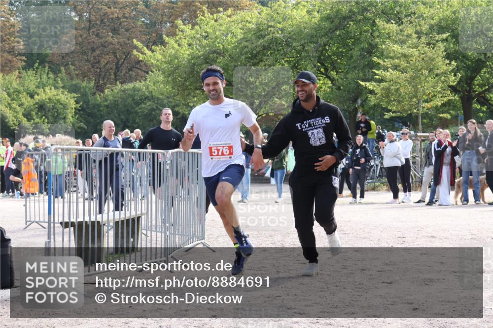 14.09.2025 - Stadtparktriathlon Strokosch-Dieckow http://msf.ph/oto/8884691 14.09.2025 10:52:08 Ziel 576, 594 meine-sportfotos.de