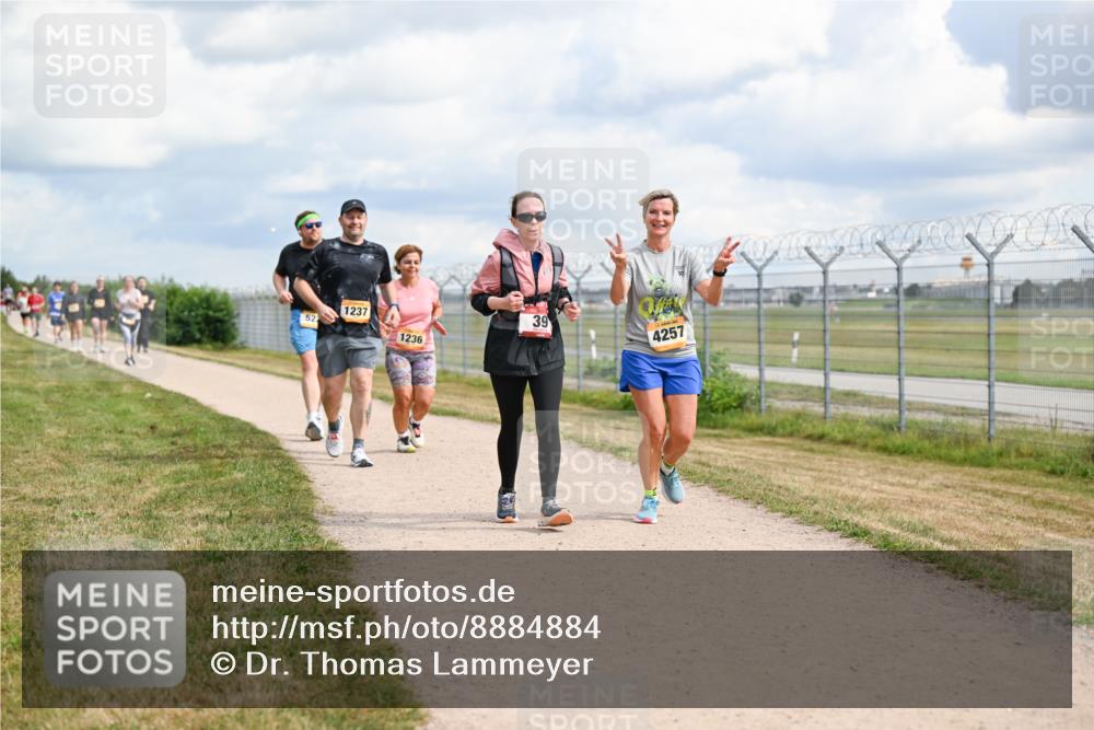 14.09.2025 - Airport Race Dr. Thomas Lammeyer http://msf.ph/oto/8884884 14.09.2025 12:40:11 Laufen 52, 1237, 1236, 39, 4257 meine-sportfotos.de