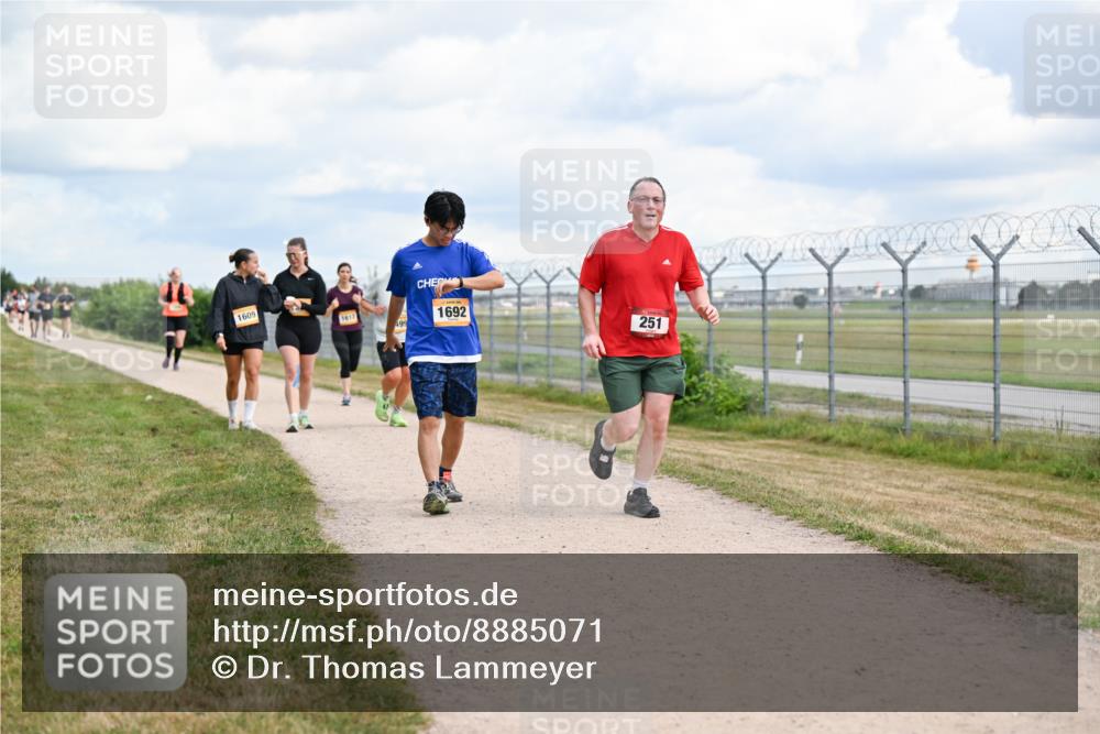 14.09.2025 - Airport Race Dr. Thomas Lammeyer http://msf.ph/oto/8885071 14.09.2025 12:40:42 Laufen 1609, 1612, 1692, 251 meine-sportfotos.de