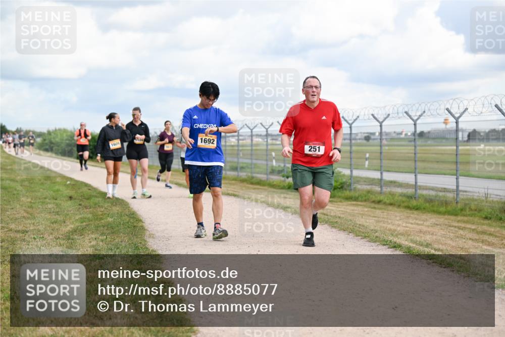 14.09.2025 - Airport Race Dr. Thomas Lammeyer http://msf.ph/oto/8885077 14.09.2025 12:40:43 Laufen 1609, 566, 1412, 24, 1692, 251 meine-sportfotos.de