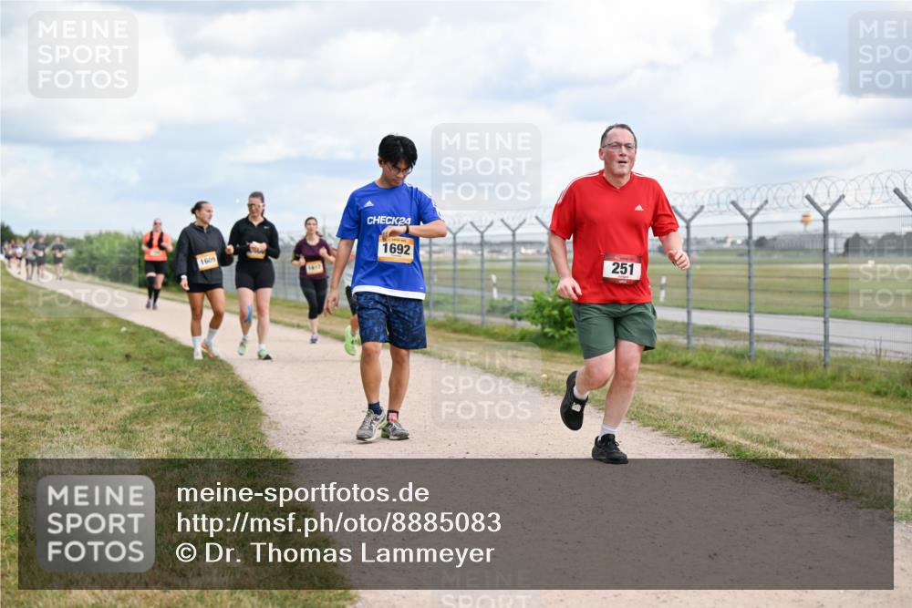 14.09.2025 - Airport Race Dr. Thomas Lammeyer http://msf.ph/oto/8885083 14.09.2025 12:40:43 Laufen 1609, 1613, 24, 1692, 251 meine-sportfotos.de