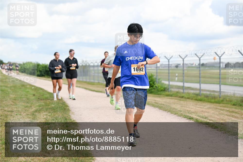 14.09.2025 - Airport Race Dr. Thomas Lammeyer http://msf.ph/oto/8885118 14.09.2025 12:40:45 Laufen 24, 1692 meine-sportfotos.de