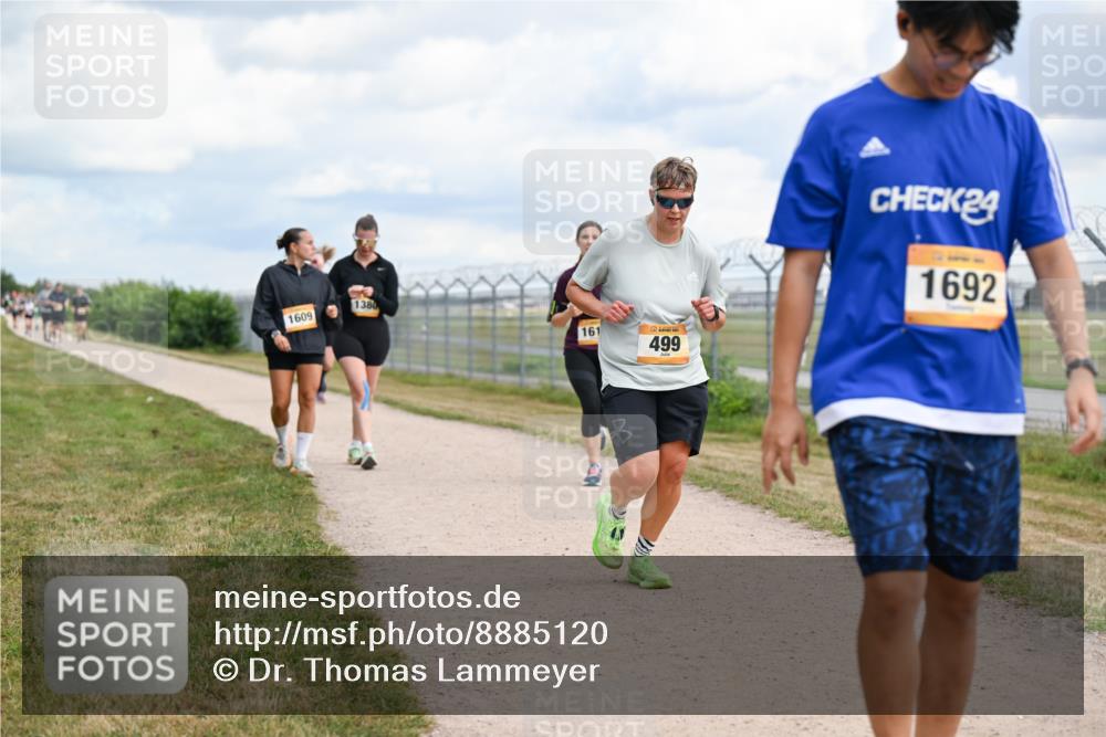 14.09.2025 - Airport Race Dr. Thomas Lammeyer http://msf.ph/oto/8885120 14.09.2025 12:40:47 Laufen 1609, 1380, 161, 499, 24, 1692 meine-sportfotos.de