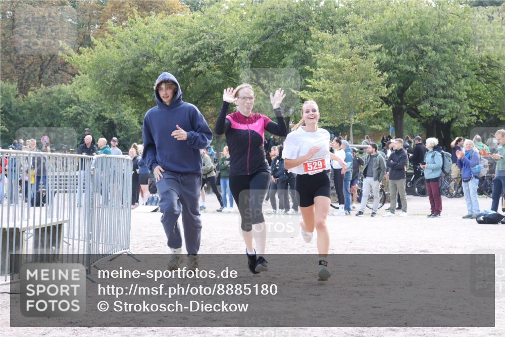 14.09.2025 - Stadtparktriathlon Strokosch-Dieckow http://msf.ph/oto/8885180 14.09.2025 11:03:31 Ziel 529, 592, 618 meine-sportfotos.de
