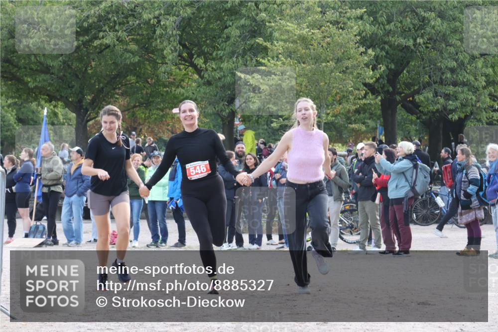 14.09.2025 - Stadtparktriathlon Strokosch-Dieckow http://msf.ph/oto/8885327 14.09.2025 11:06:07 Ziel 526, 546 meine-sportfotos.de