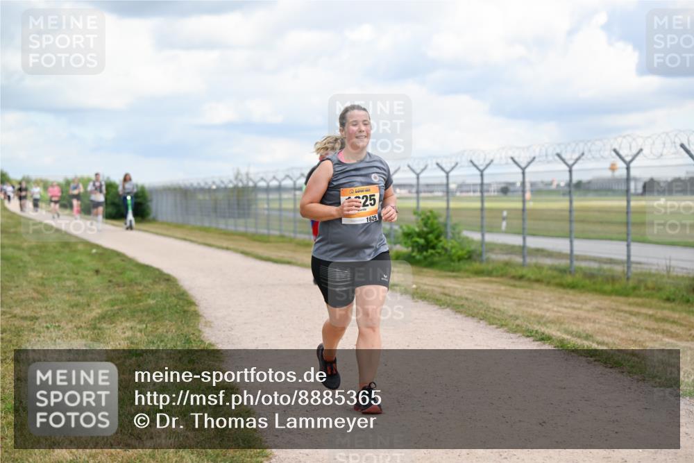 14.09.2025 - Airport Race Dr. Thomas Lammeyer http://msf.ph/oto/8885365 14.09.2025 12:41:36 Laufen 25, 1625 meine-sportfotos.de