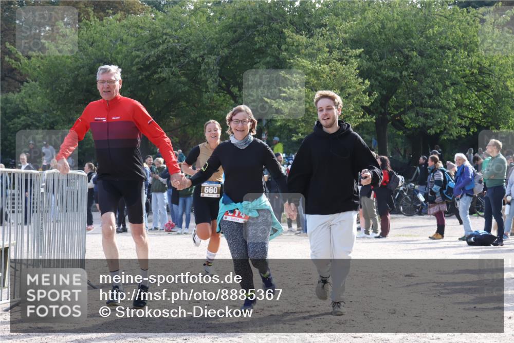 14.09.2025 - Stadtparktriathlon Strokosch-Dieckow http://msf.ph/oto/8885367 14.09.2025 11:06:23 Ziel 614, 660 meine-sportfotos.de