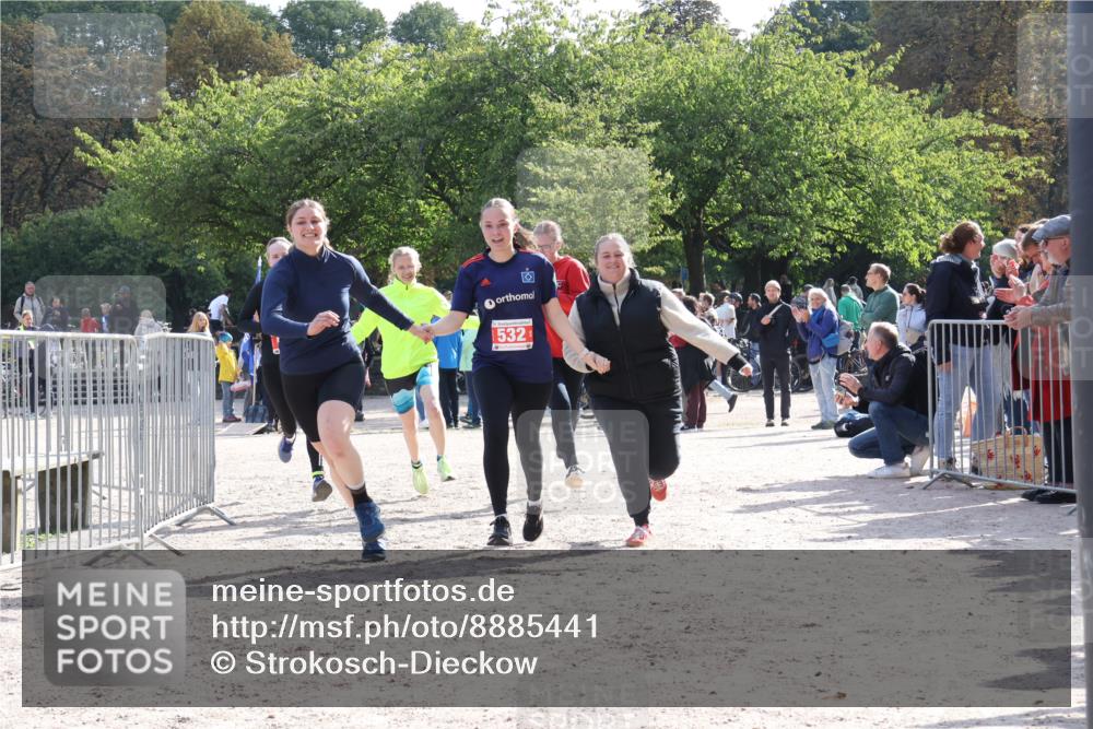 14.09.2025 - Stadtparktriathlon Strokosch-Dieckow http://msf.ph/oto/8885441 14.09.2025 11:07:42 Ziel 532, 533, 544 meine-sportfotos.de