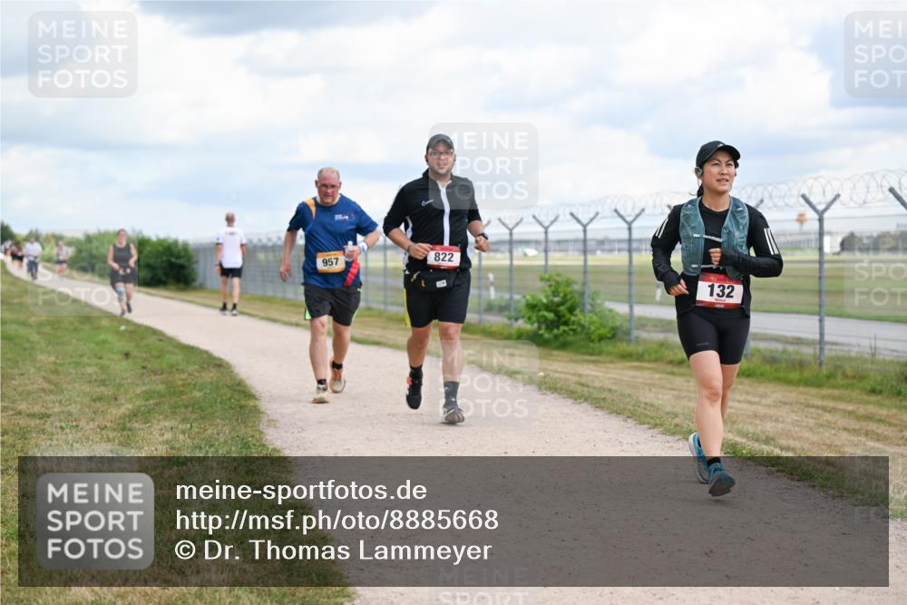14.09.2025 - Airport Race Dr. Thomas Lammeyer http://msf.ph/oto/8885668 14.09.2025 12:42:53 Laufen 822, 957, 132 meine-sportfotos.de